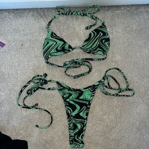 size xs Green and black patterned bikini set with adjustable straps and bottoms